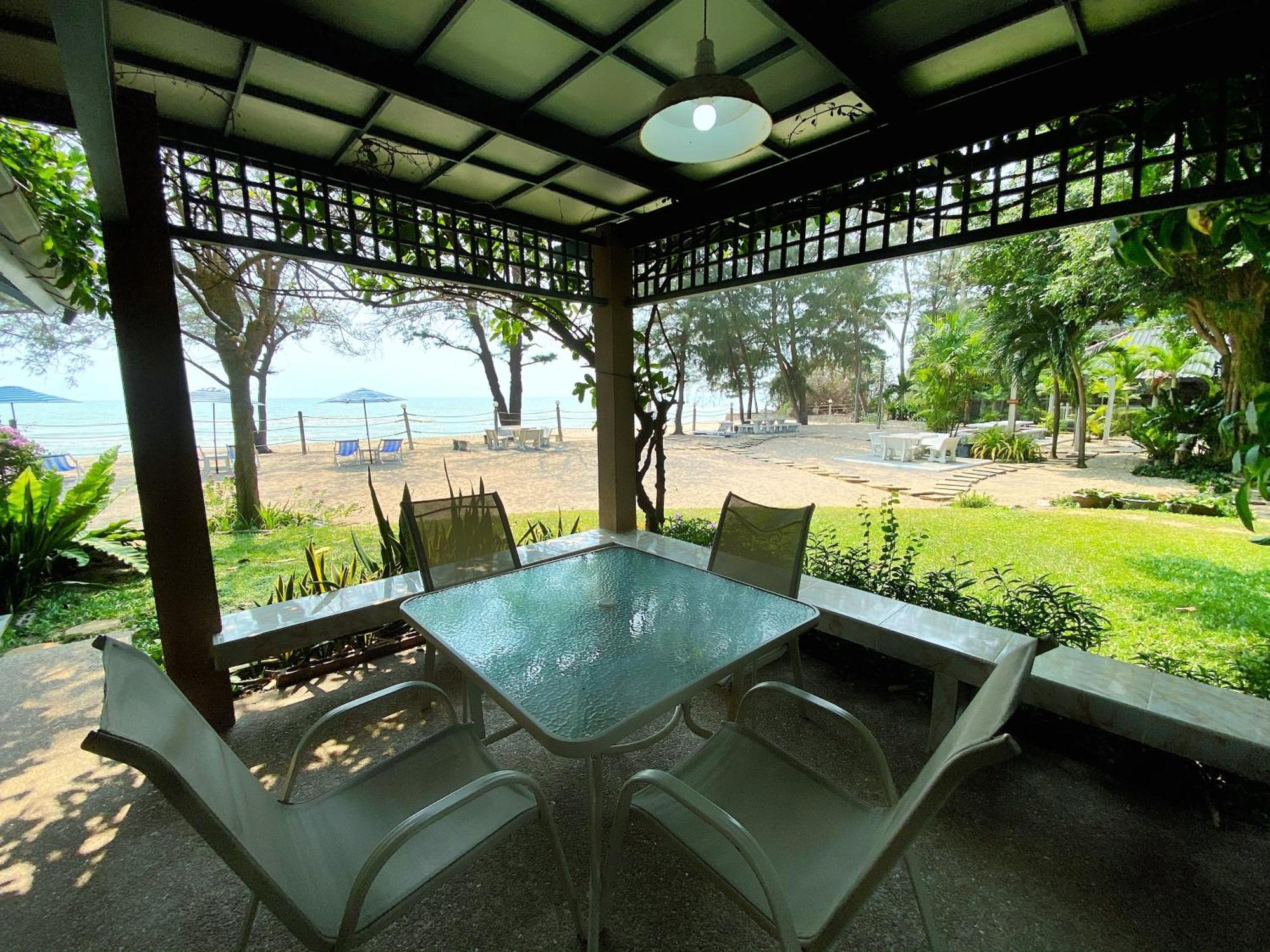 Baan Kratom Tong By The Sea Villa Cha-Am Room photo